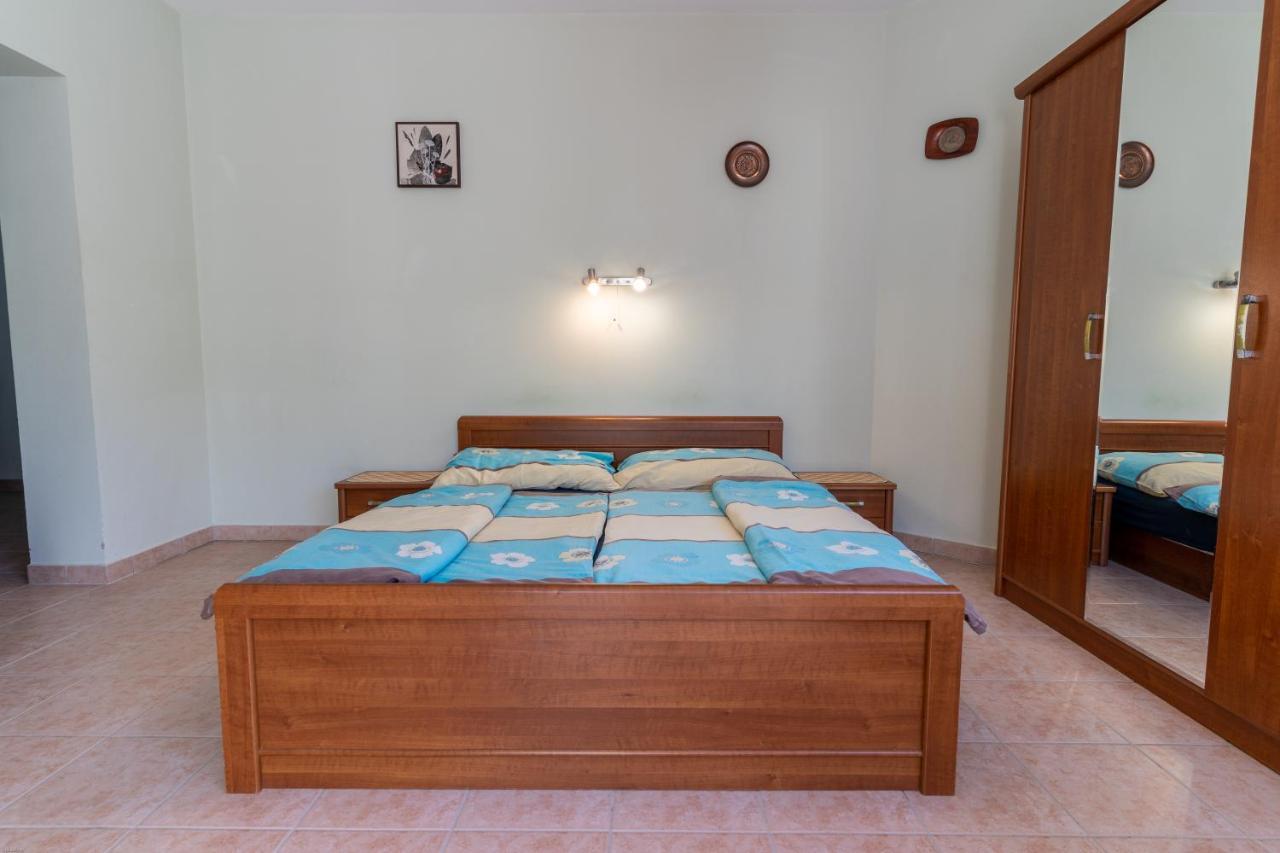Izabella Panzio Bed & Breakfast Hajdúszoboszló Екстериор снимка