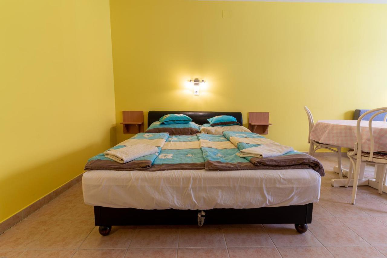 Izabella Panzio Bed & Breakfast Hajdúszoboszló Екстериор снимка