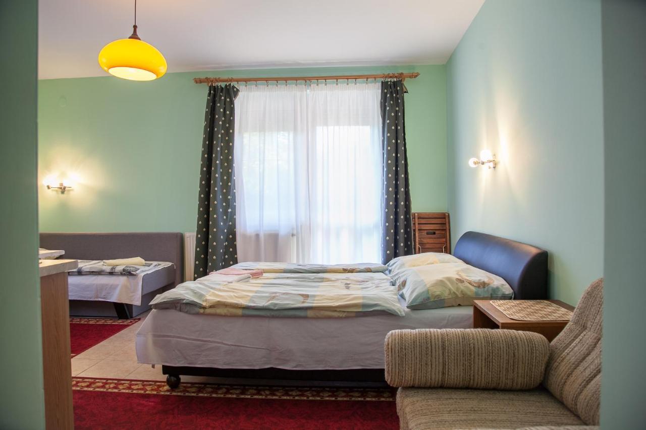 Izabella Panzio Bed & Breakfast Hajdúszoboszló Екстериор снимка