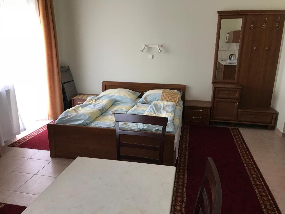 Izabella Panzio Bed & Breakfast Hajdúszoboszló Екстериор снимка