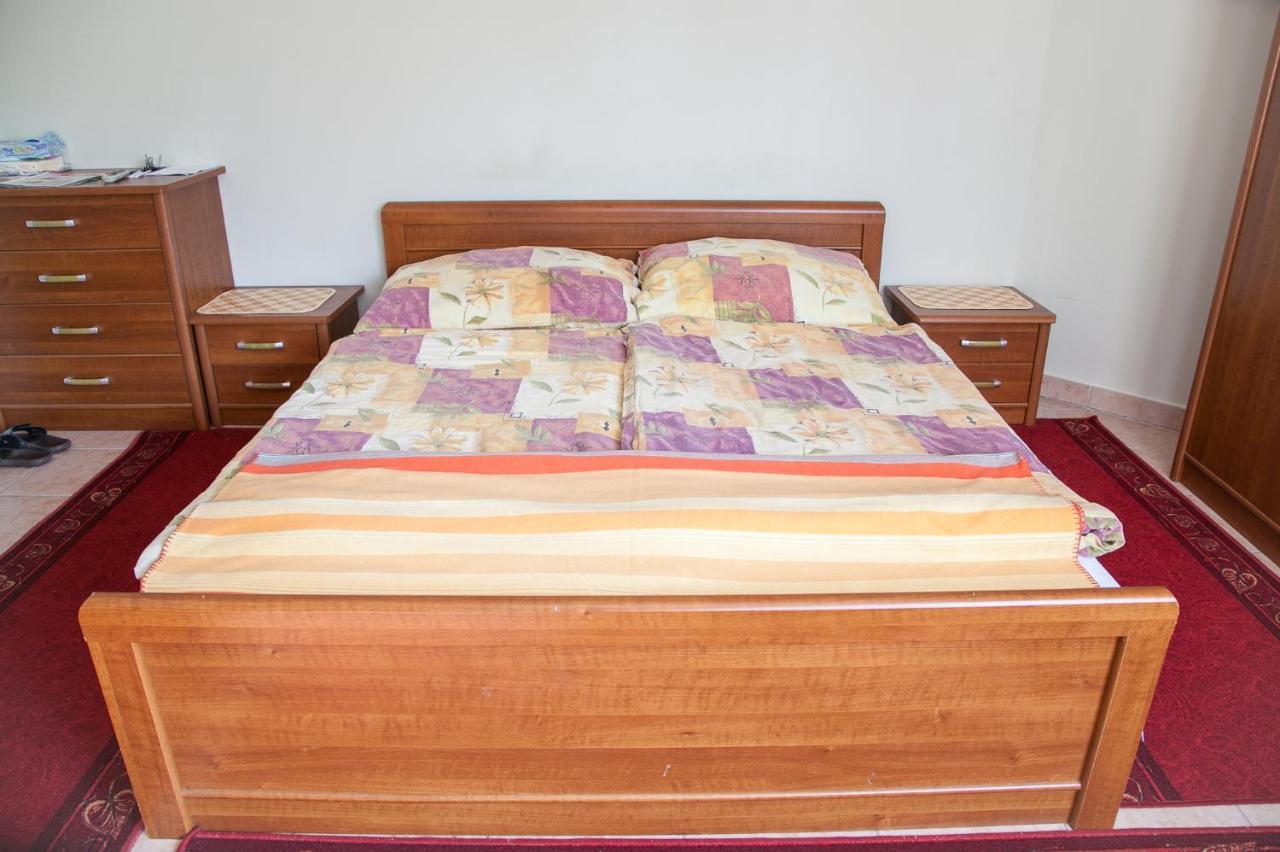 Izabella Panzio Bed & Breakfast Hajdúszoboszló Екстериор снимка