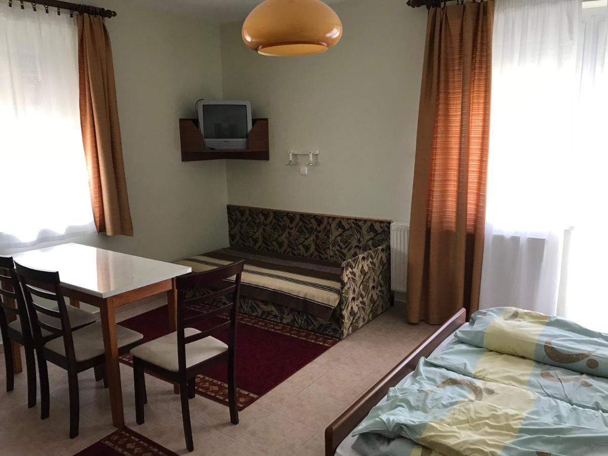Izabella Panzio Bed & Breakfast Hajdúszoboszló Екстериор снимка