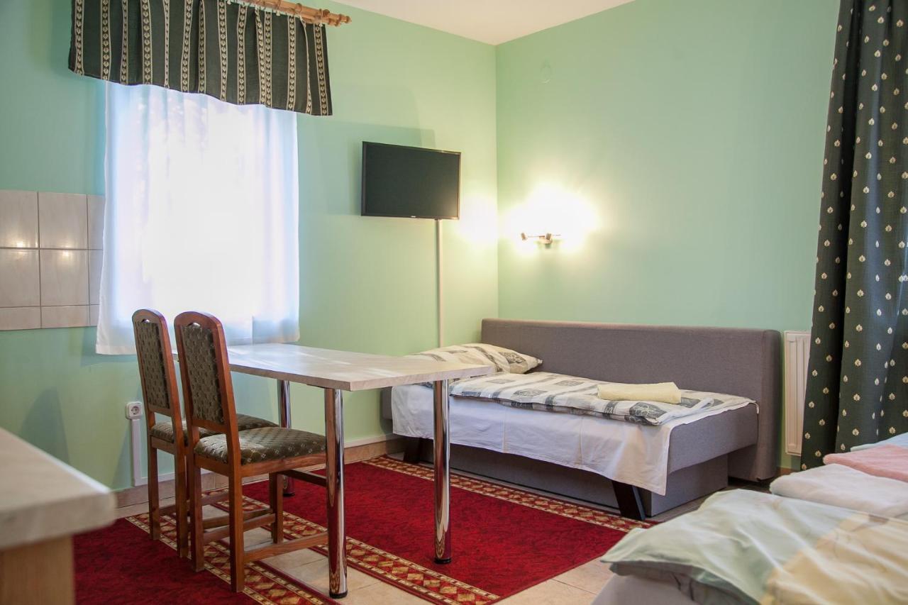 Izabella Panzio Bed & Breakfast Hajdúszoboszló Екстериор снимка