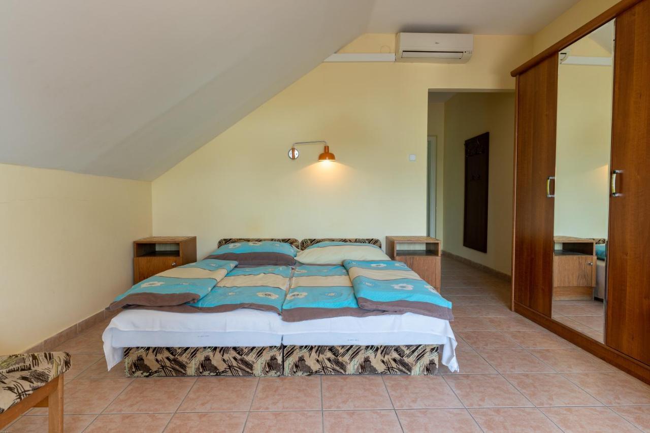 Izabella Panzio Bed & Breakfast Hajdúszoboszló Екстериор снимка