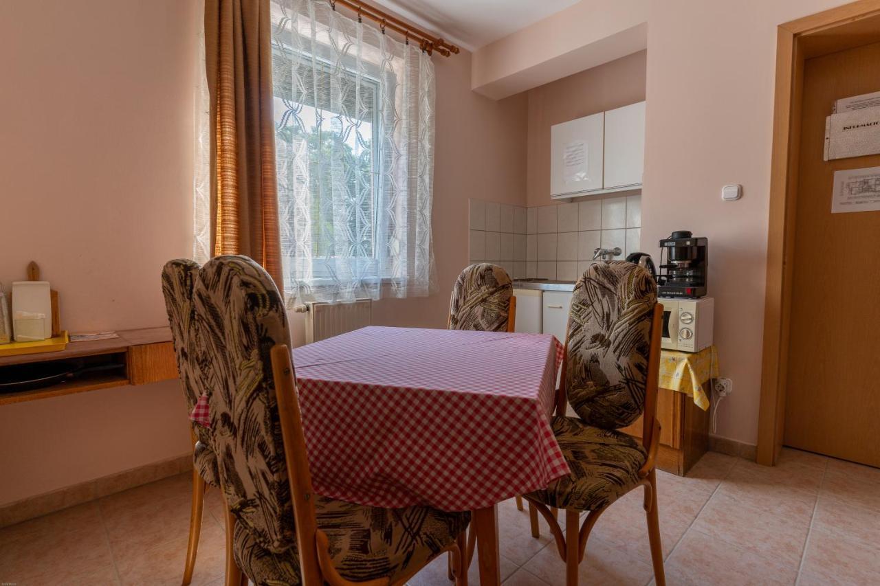 Izabella Panzio Bed & Breakfast Hajdúszoboszló Екстериор снимка