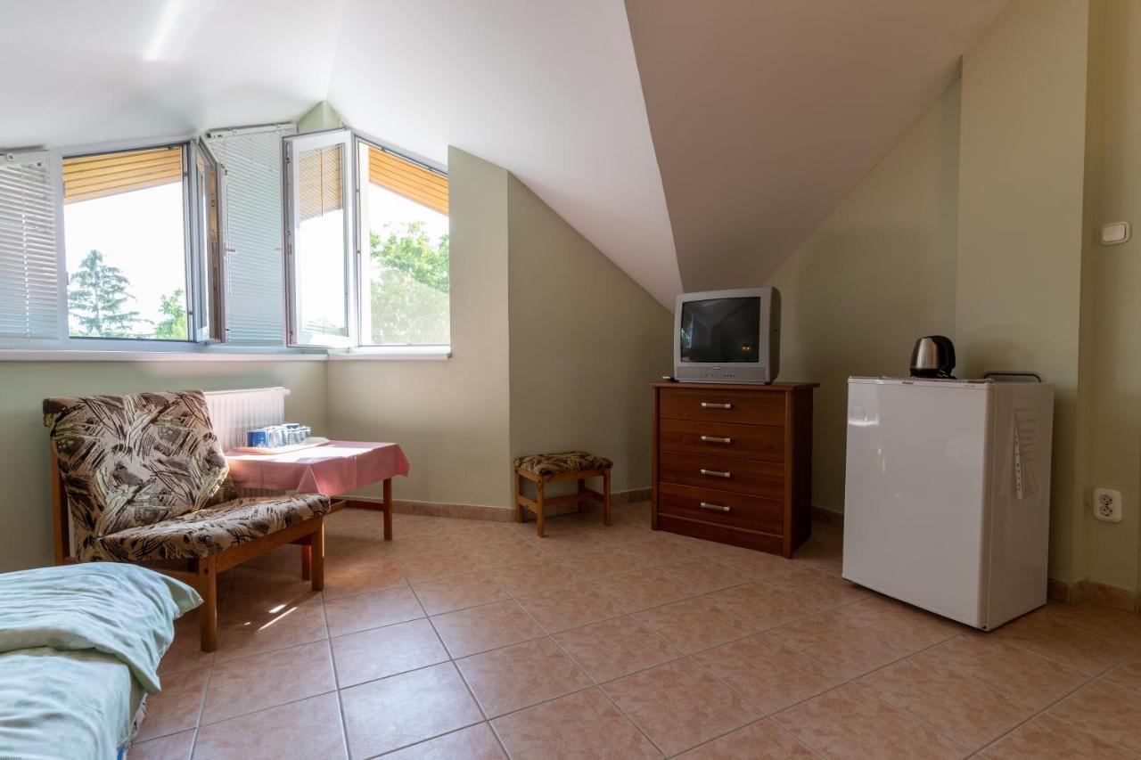 Izabella Panzio Bed & Breakfast Hajdúszoboszló Екстериор снимка