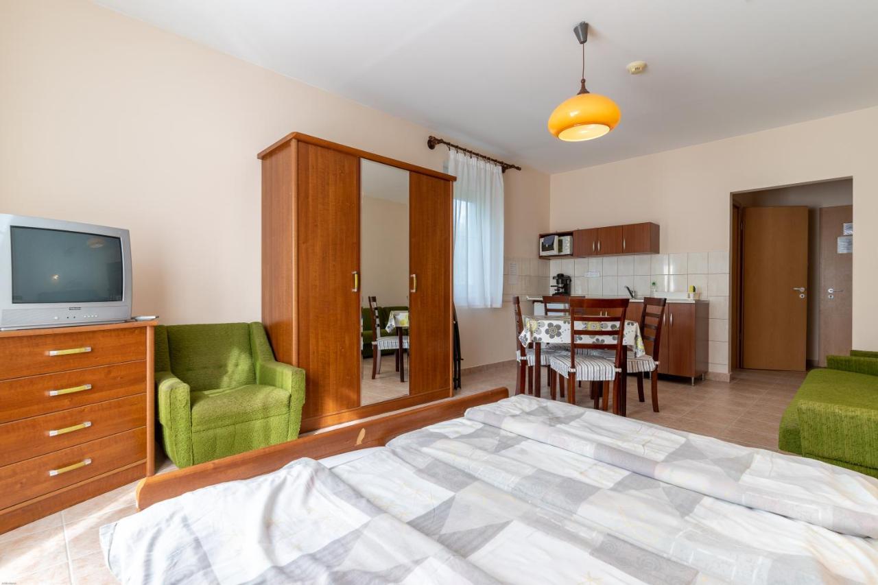 Izabella Panzio Bed & Breakfast Hajdúszoboszló Екстериор снимка