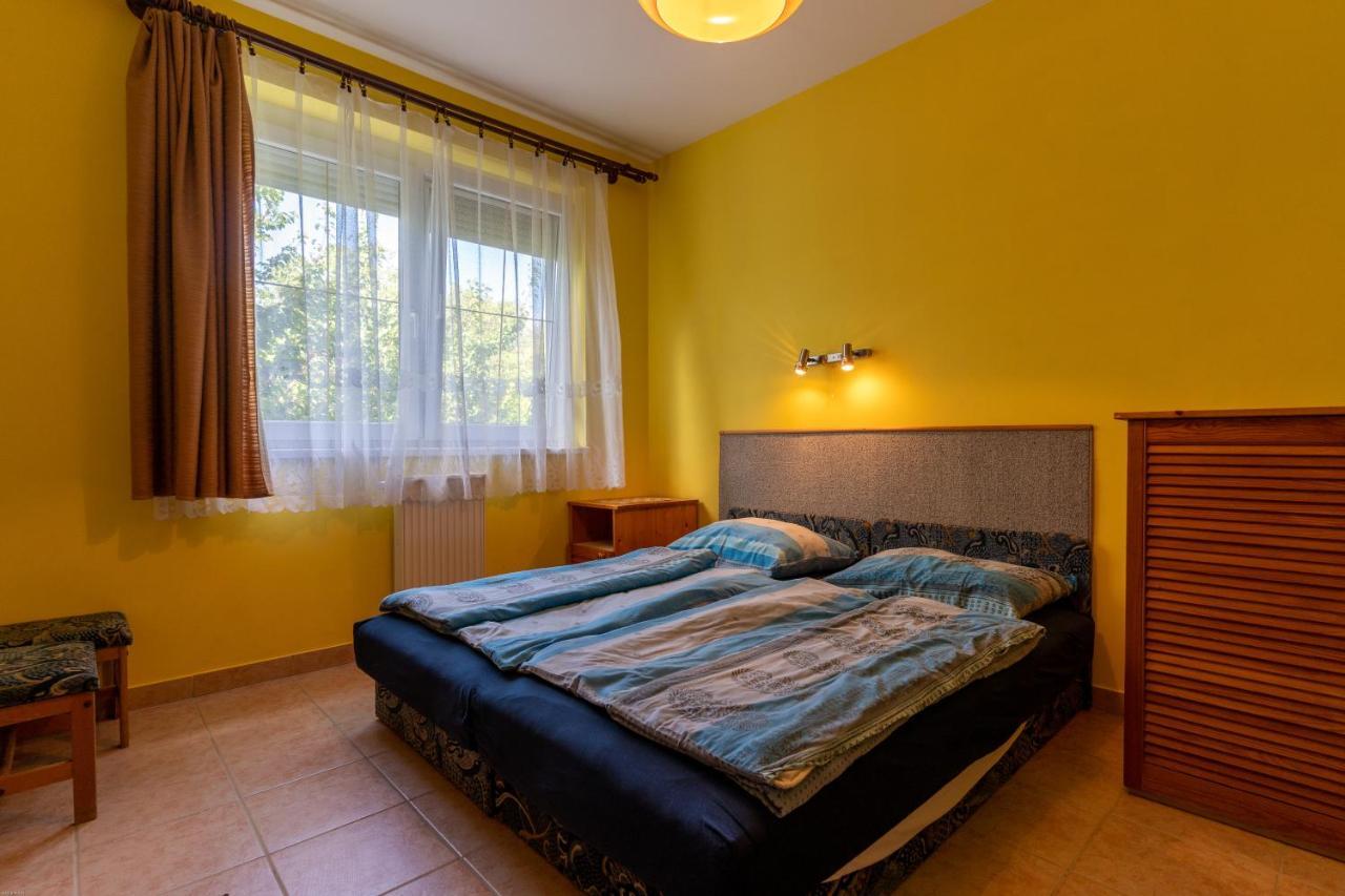 Izabella Panzio Bed & Breakfast Hajdúszoboszló Екстериор снимка