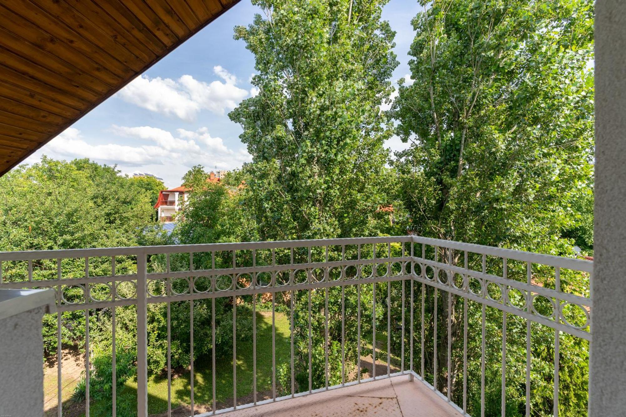 Izabella Panzio Bed & Breakfast Hajdúszoboszló Екстериор снимка