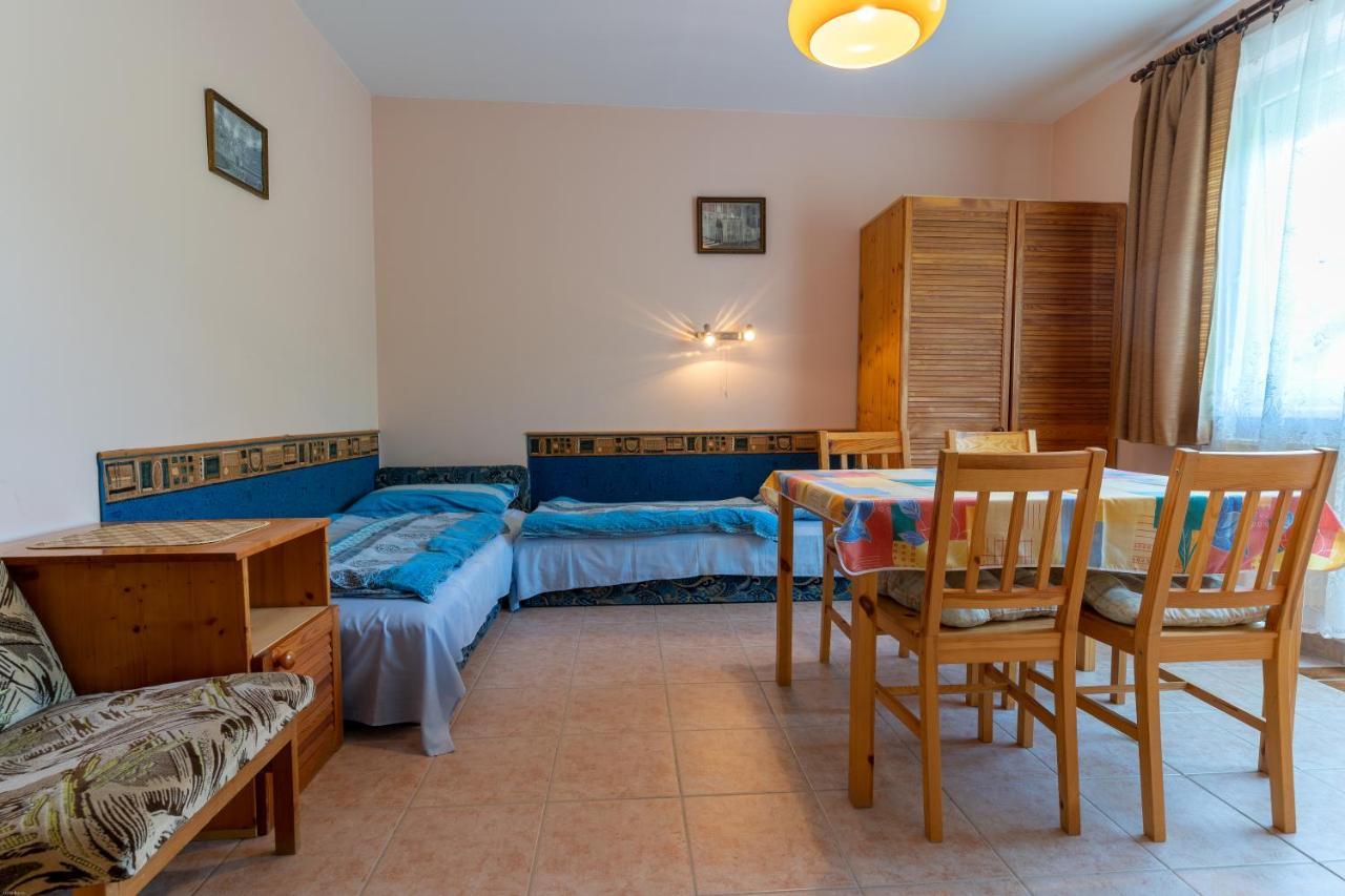 Izabella Panzio Bed & Breakfast Hajdúszoboszló Екстериор снимка