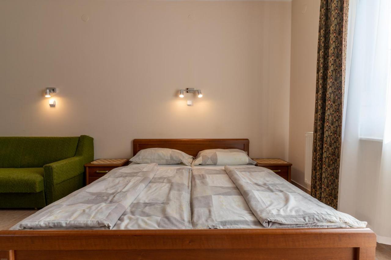 Izabella Panzio Bed & Breakfast Hajdúszoboszló Екстериор снимка