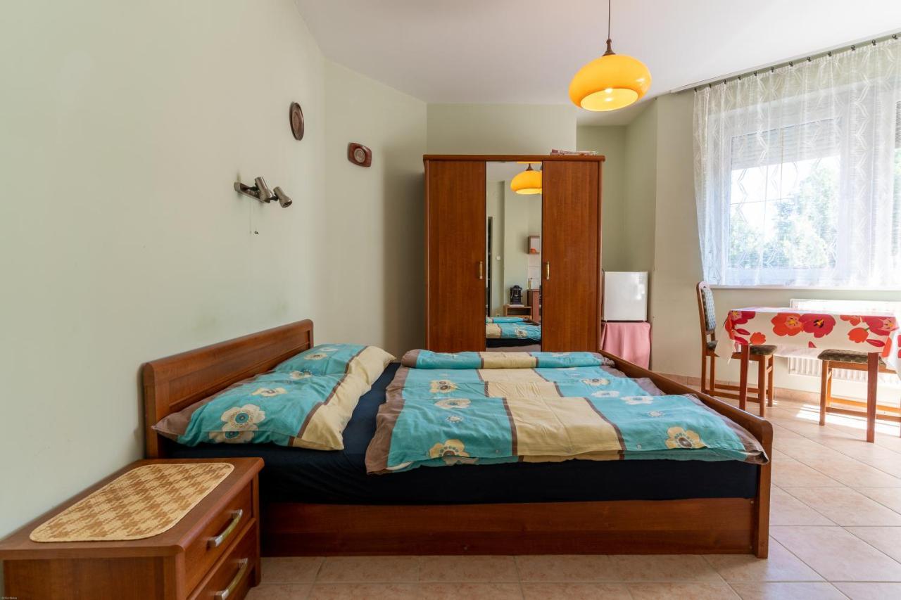 Izabella Panzio Bed & Breakfast Hajdúszoboszló Екстериор снимка