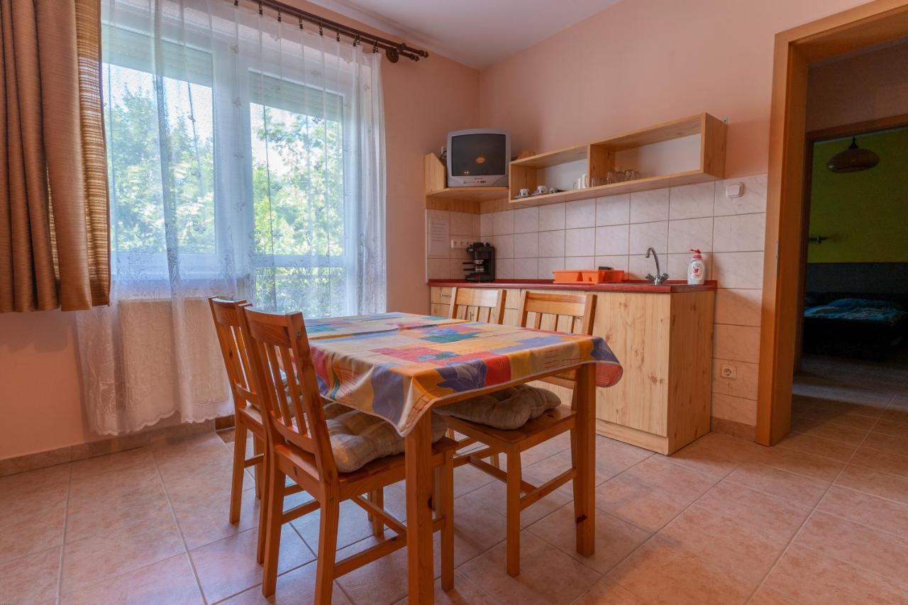 Izabella Panzio Bed & Breakfast Hajdúszoboszló Екстериор снимка
