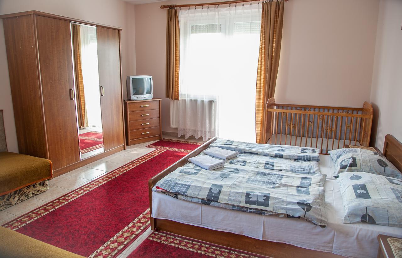 Izabella Panzio Bed & Breakfast Hajdúszoboszló Екстериор снимка