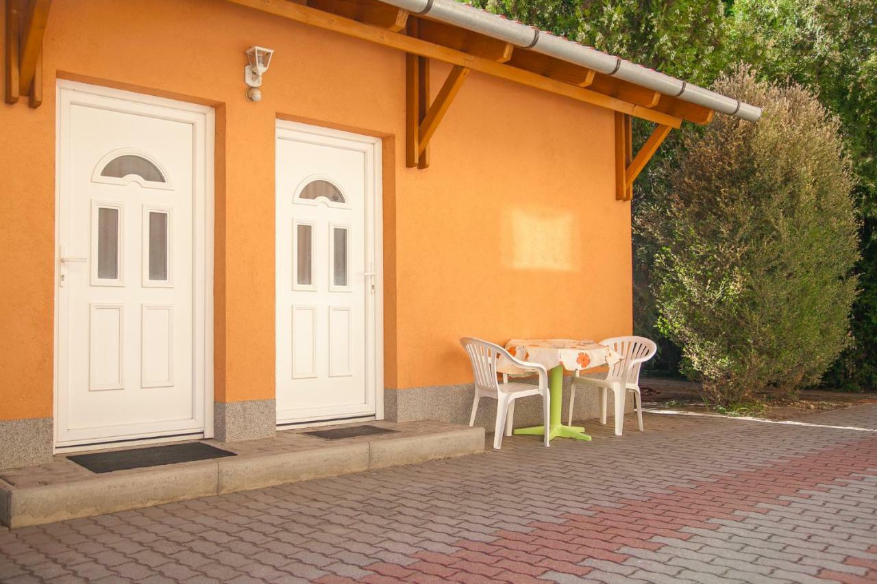 Izabella Panzio Bed & Breakfast Hajdúszoboszló Екстериор снимка
