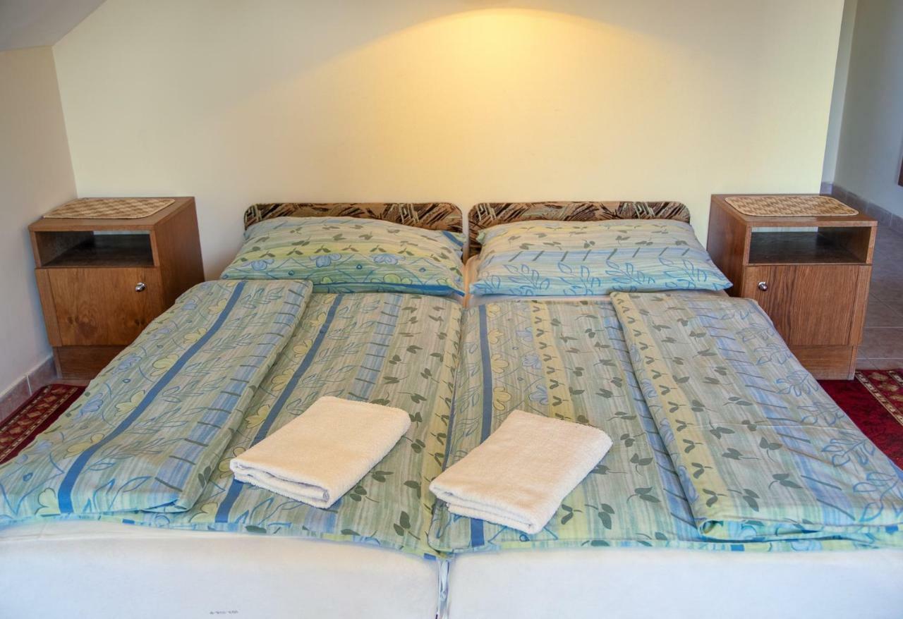 Izabella Panzio Bed & Breakfast Hajdúszoboszló Екстериор снимка